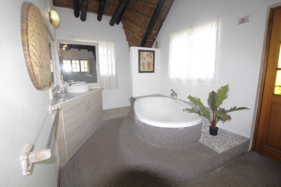 6 Bedroom Property for Sale in Ferreira Town Eastern Cape